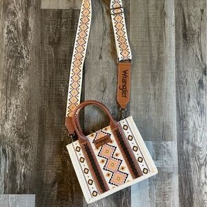 New never used Wrangler purse